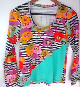 Beautiful M Black White Stripe Athletic Top